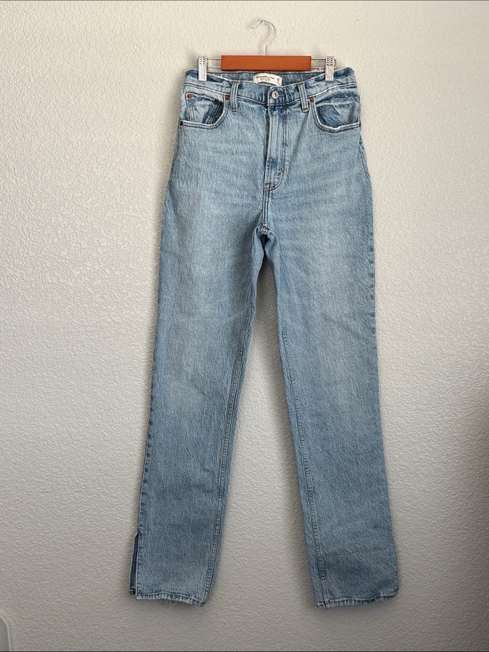 Abercrombie & Fitch Light Wash Straight-Leg Jeans Size 6 Long